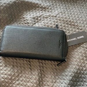 Michael Kors Russel tech Zip Around